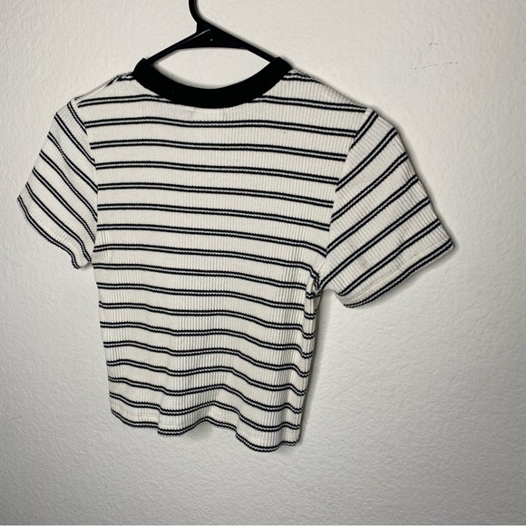 Preppy striped white and black tee - Picture 7 of 7